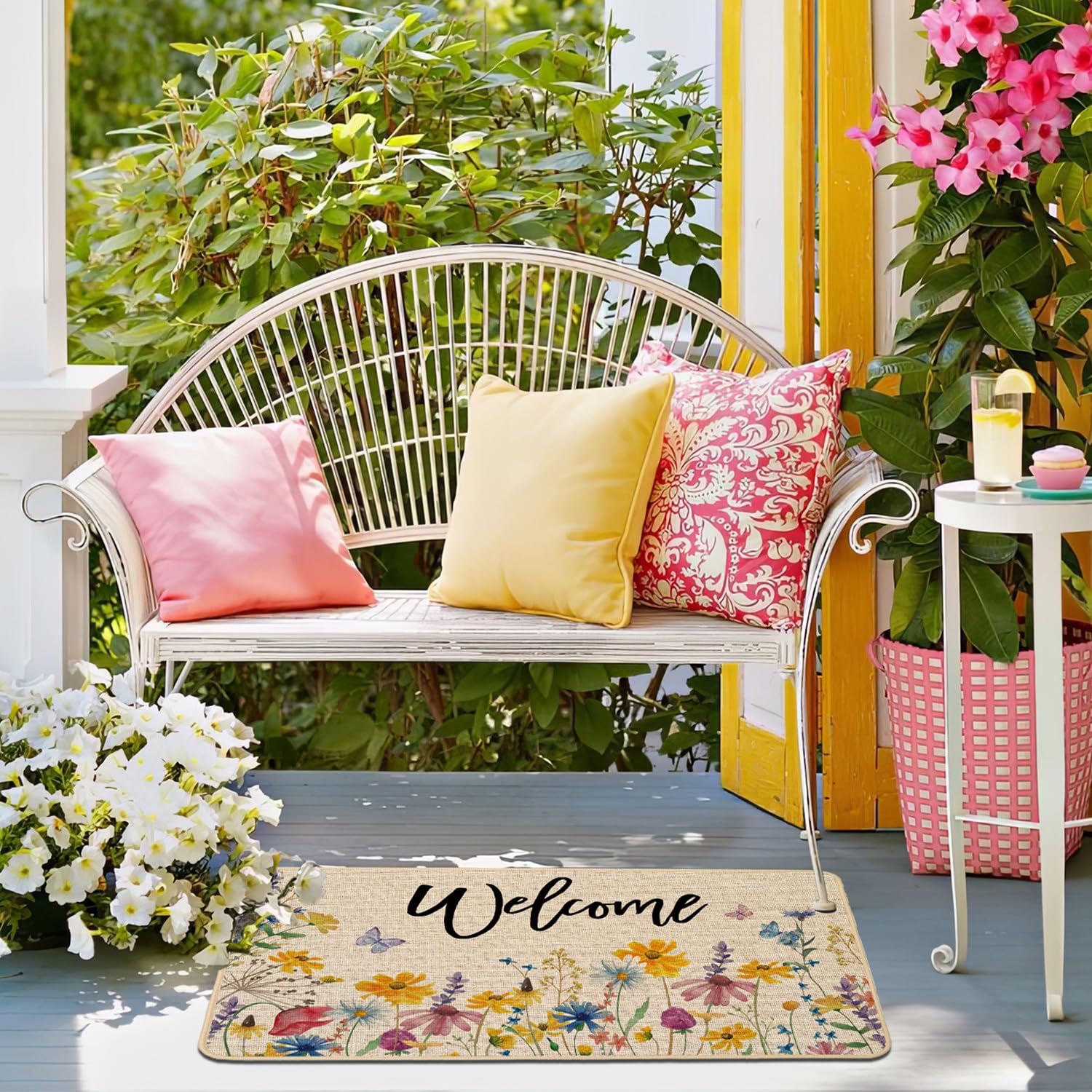 Baccessor Burlap-surface mat traps dirt before it enters the home.