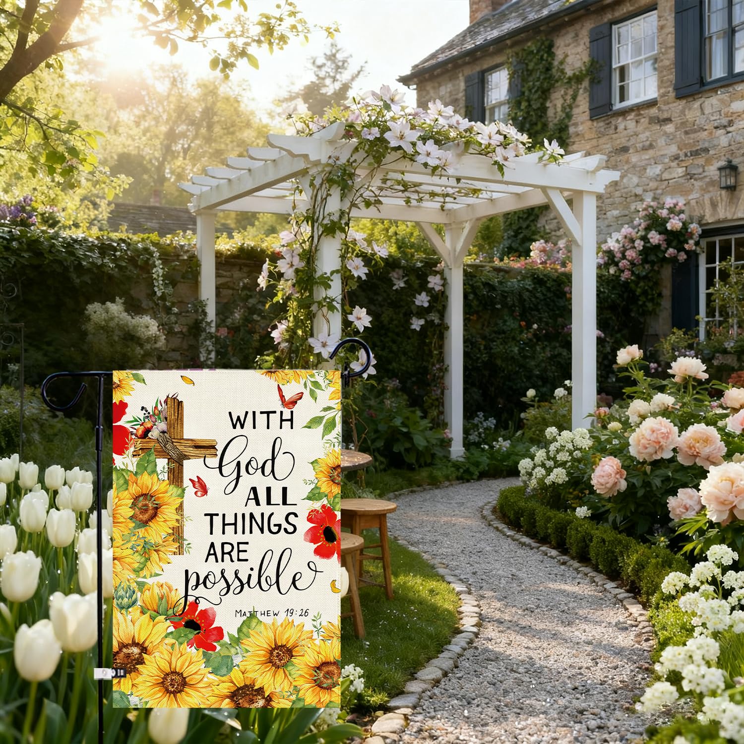 Baccessor spring-summer floral flag with dual-sided print for bright outdoor welcome.