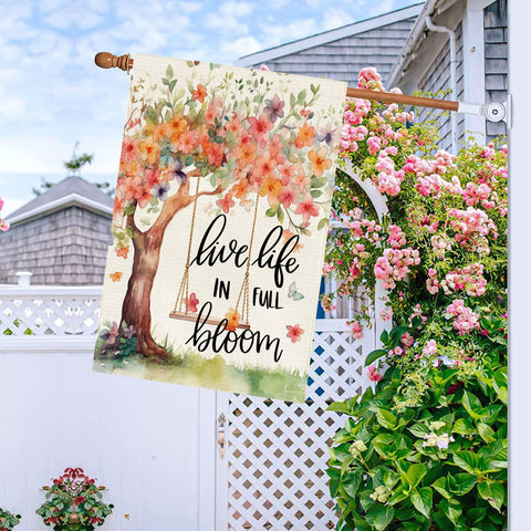 Baccessor burlap texture flag adds natural charm to outdoor decor and resilience.