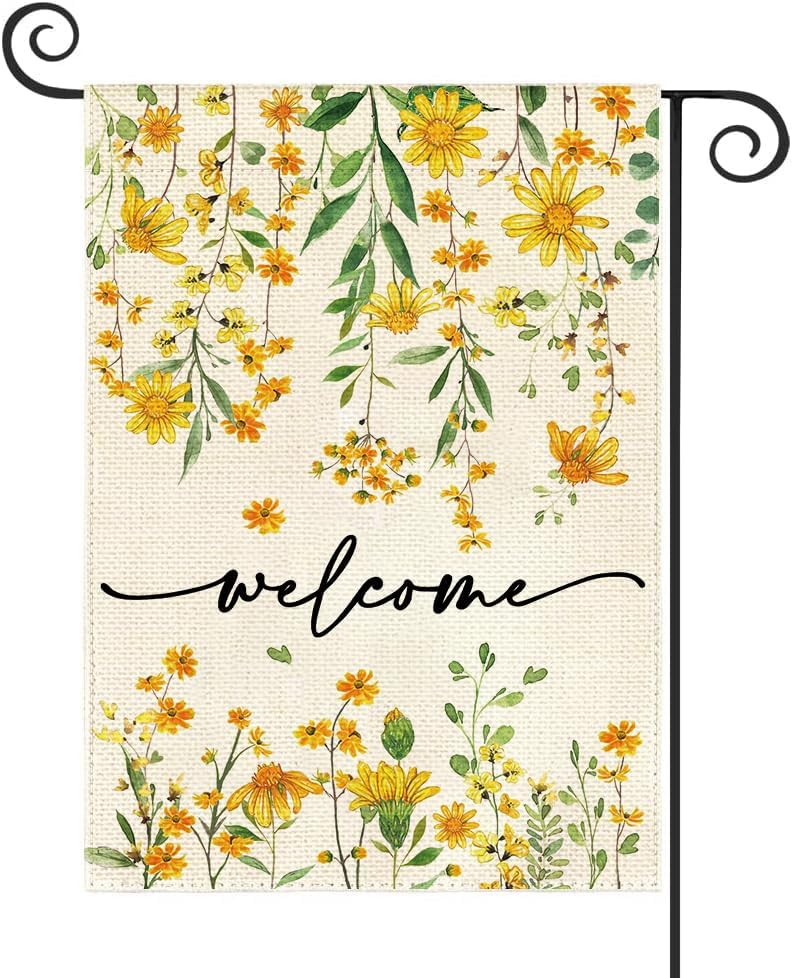 Baccessor summer welcome flag with double-sided daisy print for backyard visibility.
