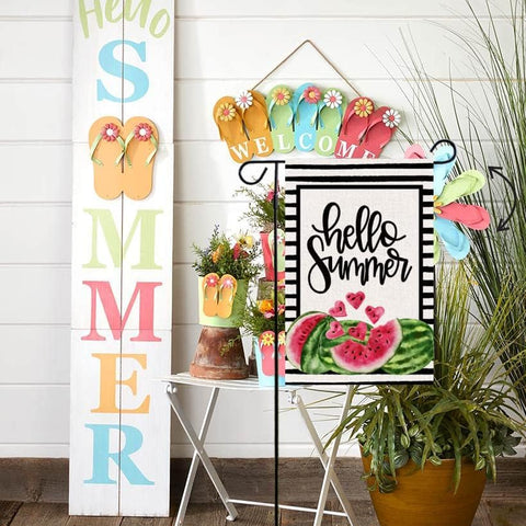 Baccessor Two-layer burlap flag with durable weather resistance.