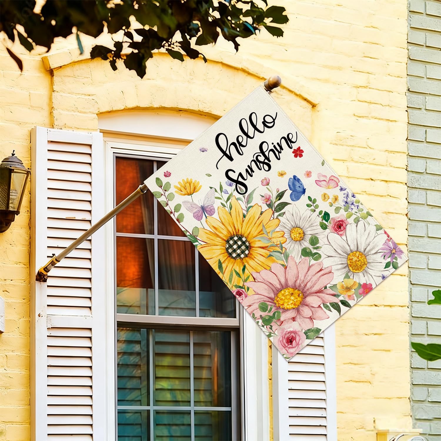 Baccessor weatherproof burlap flag endures wind and rain while staying bright.
