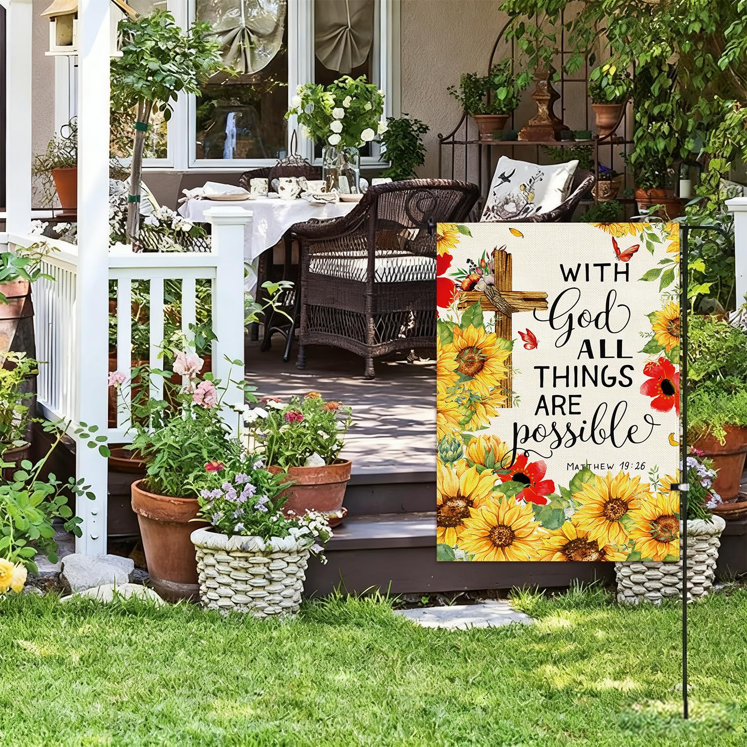 Baccessor weatherproof burlap flag resists wind and rain.