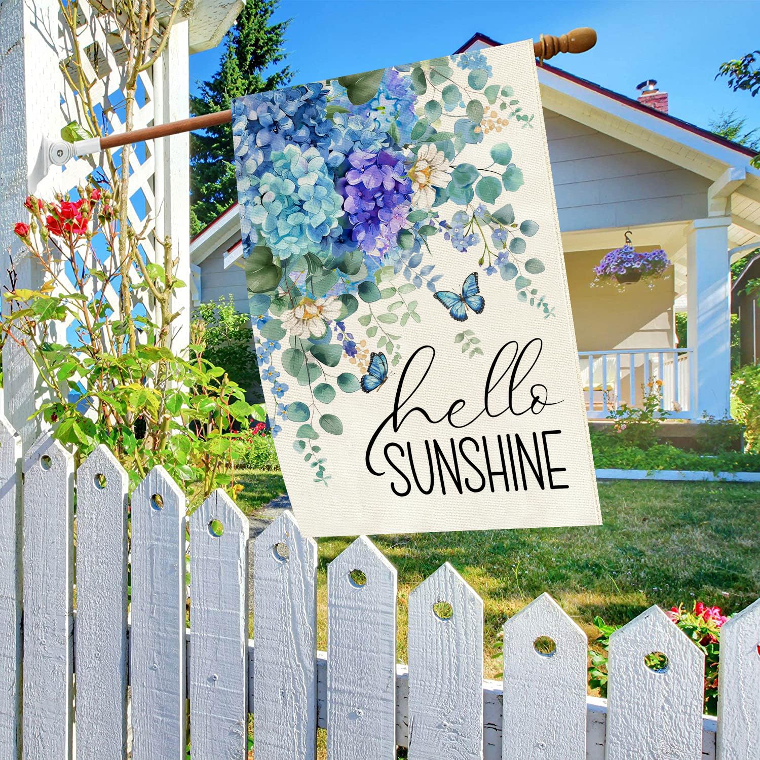 Baccessor weatherproof garden flag resists wind and rain with durable stitching.