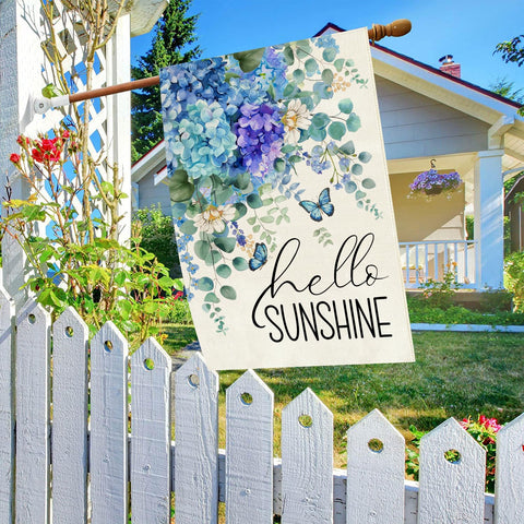 Baccessor weatherproof garden flag resists wind and rain with durable stitching.