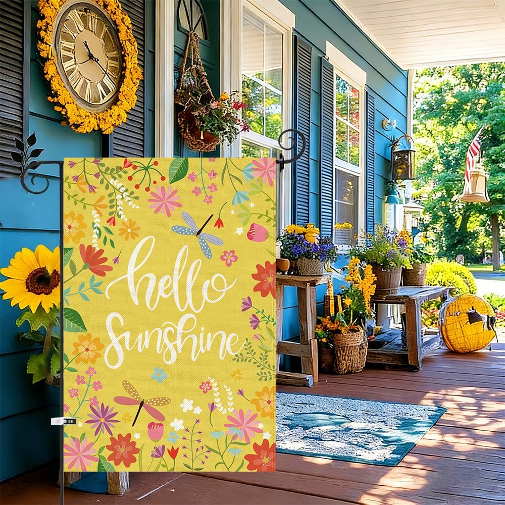 Baccessor Yellow flowers flag brightens porches and lawns.