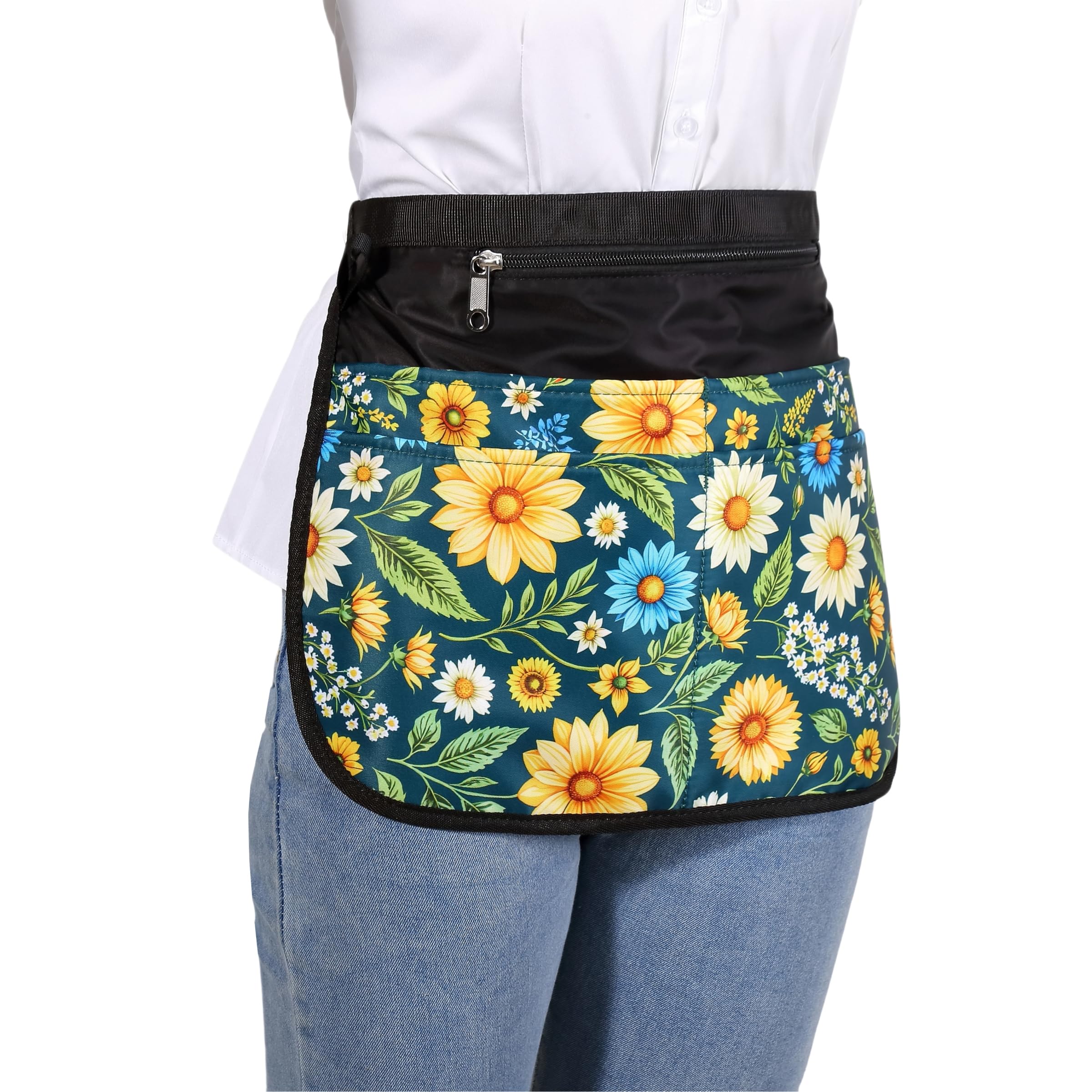 Bafelia privacy pocket in the apron keeps valuables secure while working.
