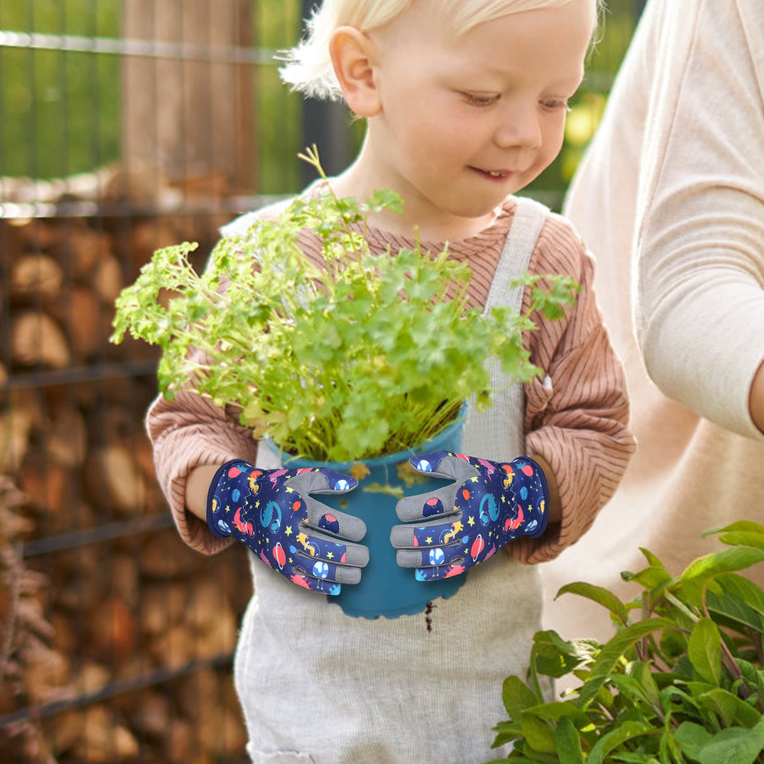 Baidast Kids thorn-proof palm protects little hands during gardening