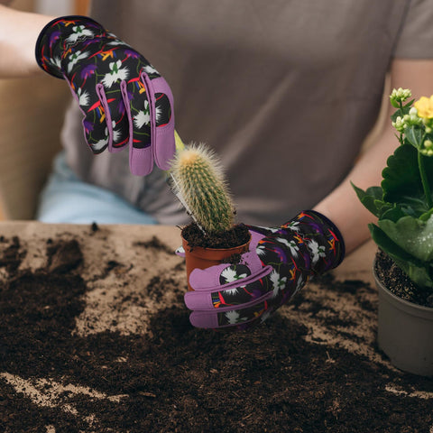 Bamllum microfiber leather offers abrasion resistance for tough garden jobs