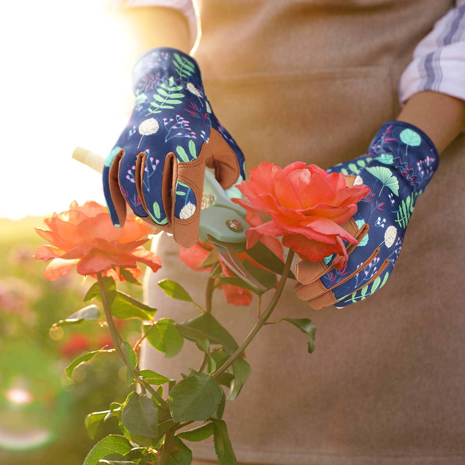 Bamllum gloves are ideal for digging, weeding, pruning, and planting.