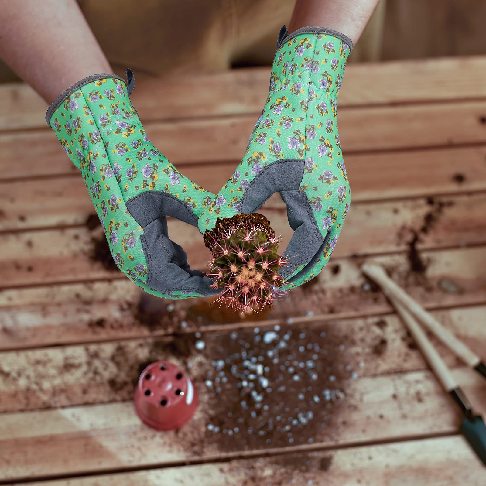 Bamllum ergonomic palm and finger design offers a comfortable grip during tool use.