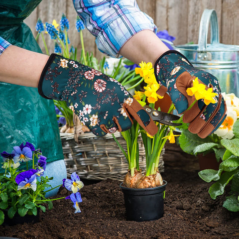 Bamllum anti-scratch gloves guard hands during pruning