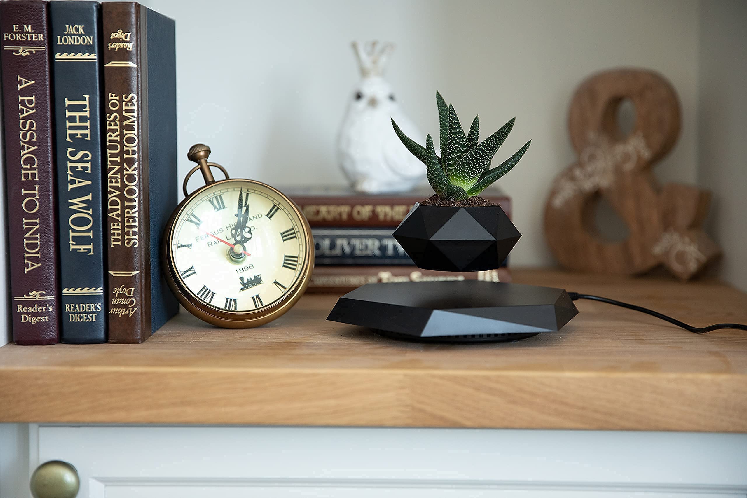 BandDlevs floating pot levitation system delivers quiet, stable artful movement.