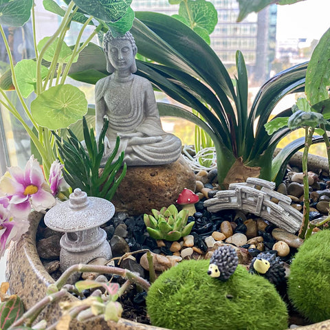 BangBangDa artificial moss accents a lush terrarium or sand garden.