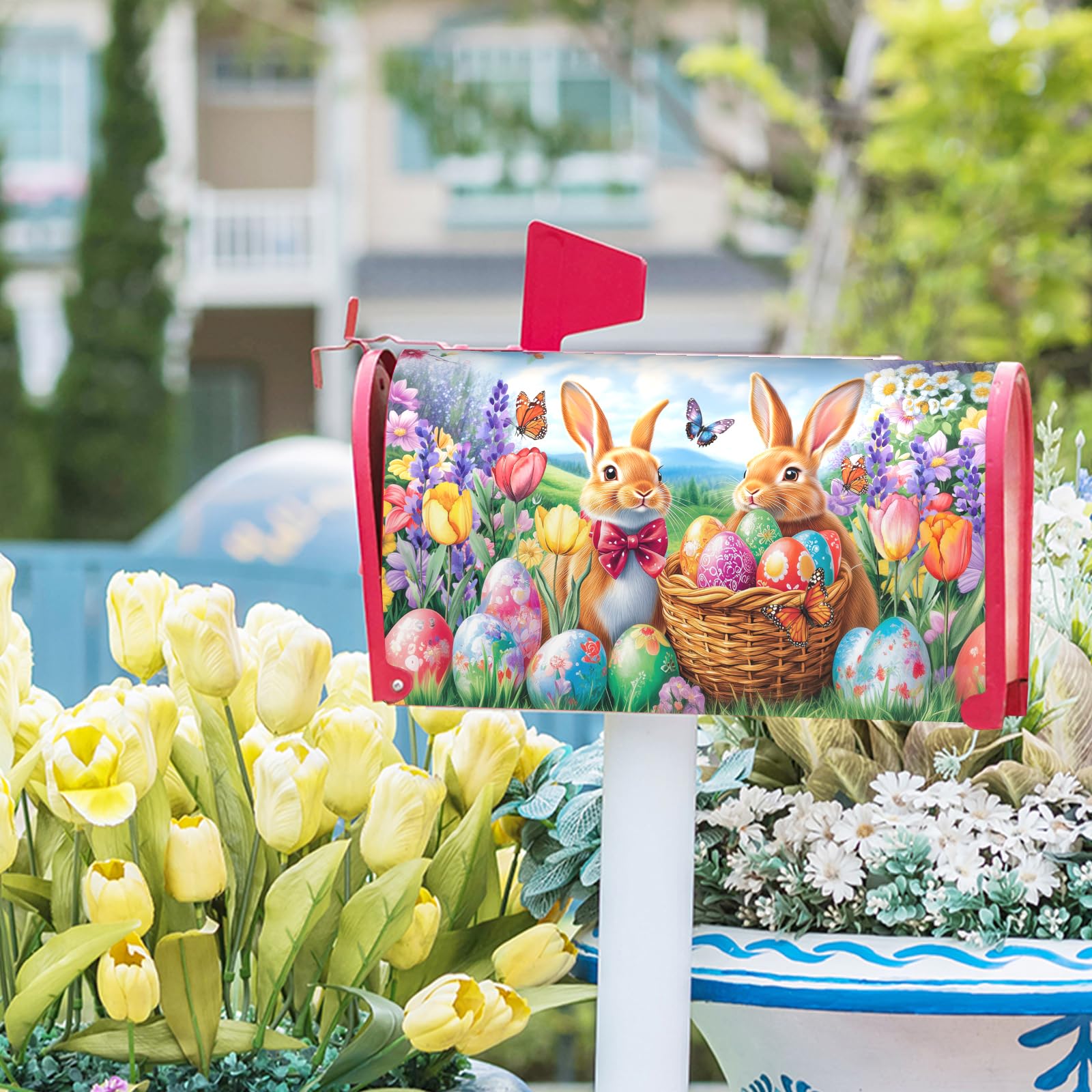 Barneova garden charm adds festive atmosphere to outdoor space.
