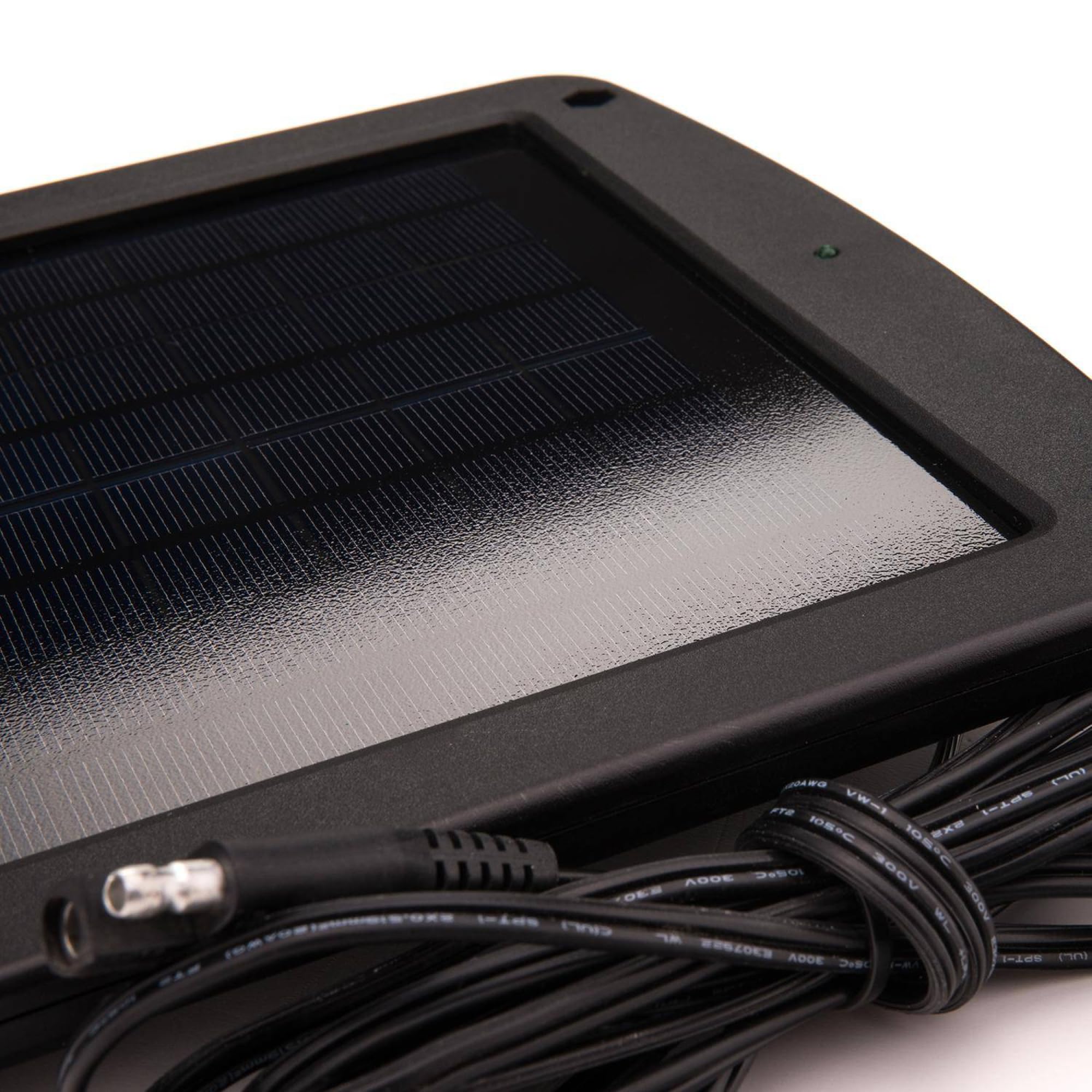 Battery Tender 8ft output cord enables flexible connections to outlets.