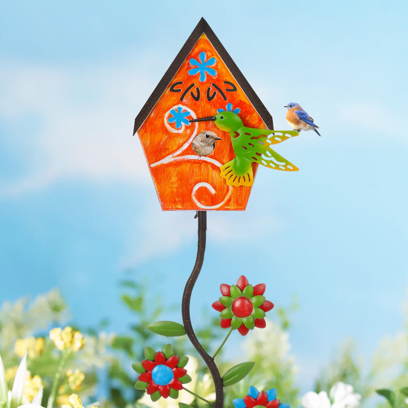 Bayn easy-assembly design lets you place the birdhouse stake without tools.