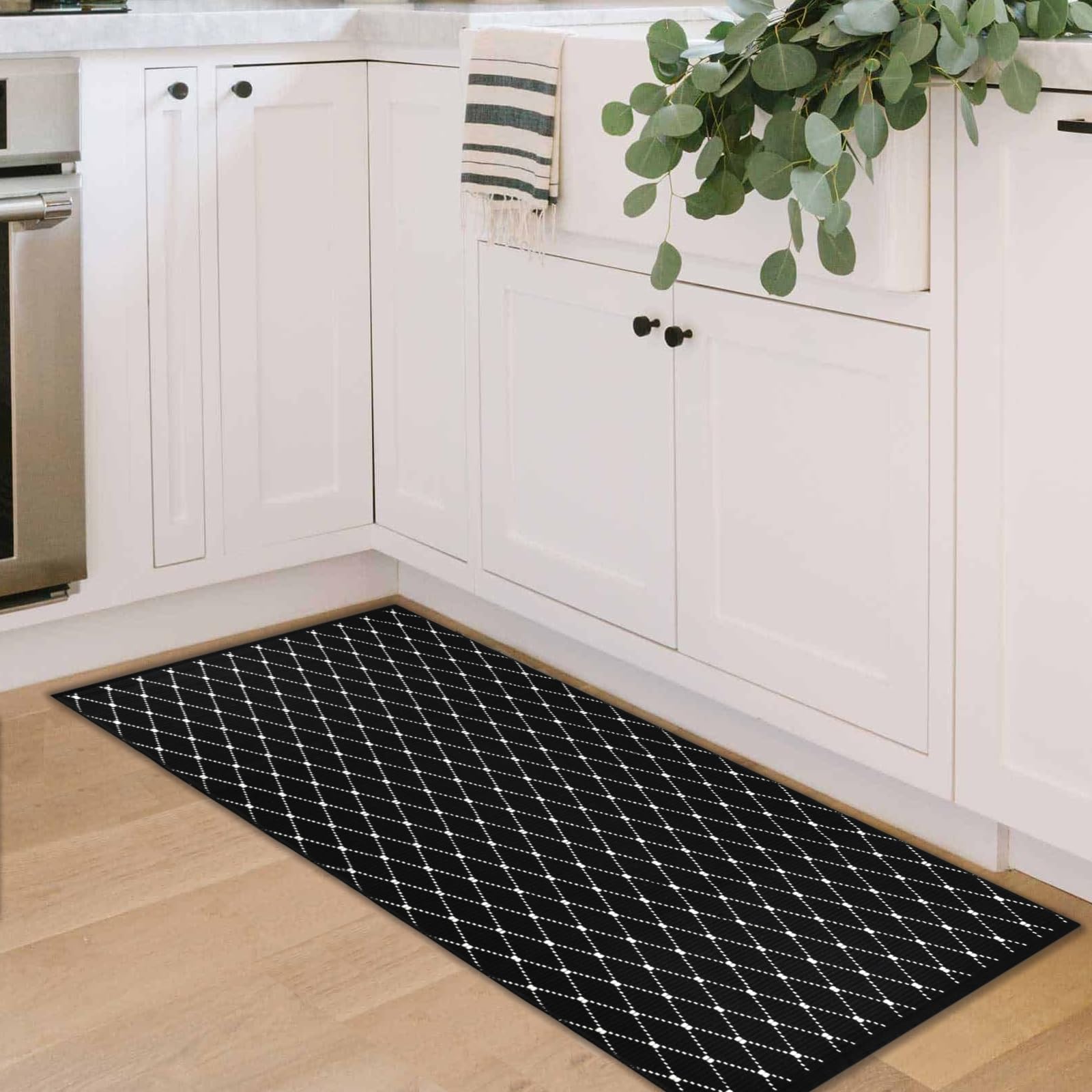 Bazasa reversible doormat offers two looks for versatile front-door styling.