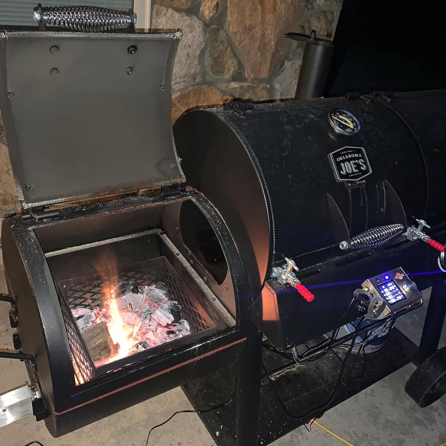 BBQ-PLUS firebox improves airflow to support faster heat rise.