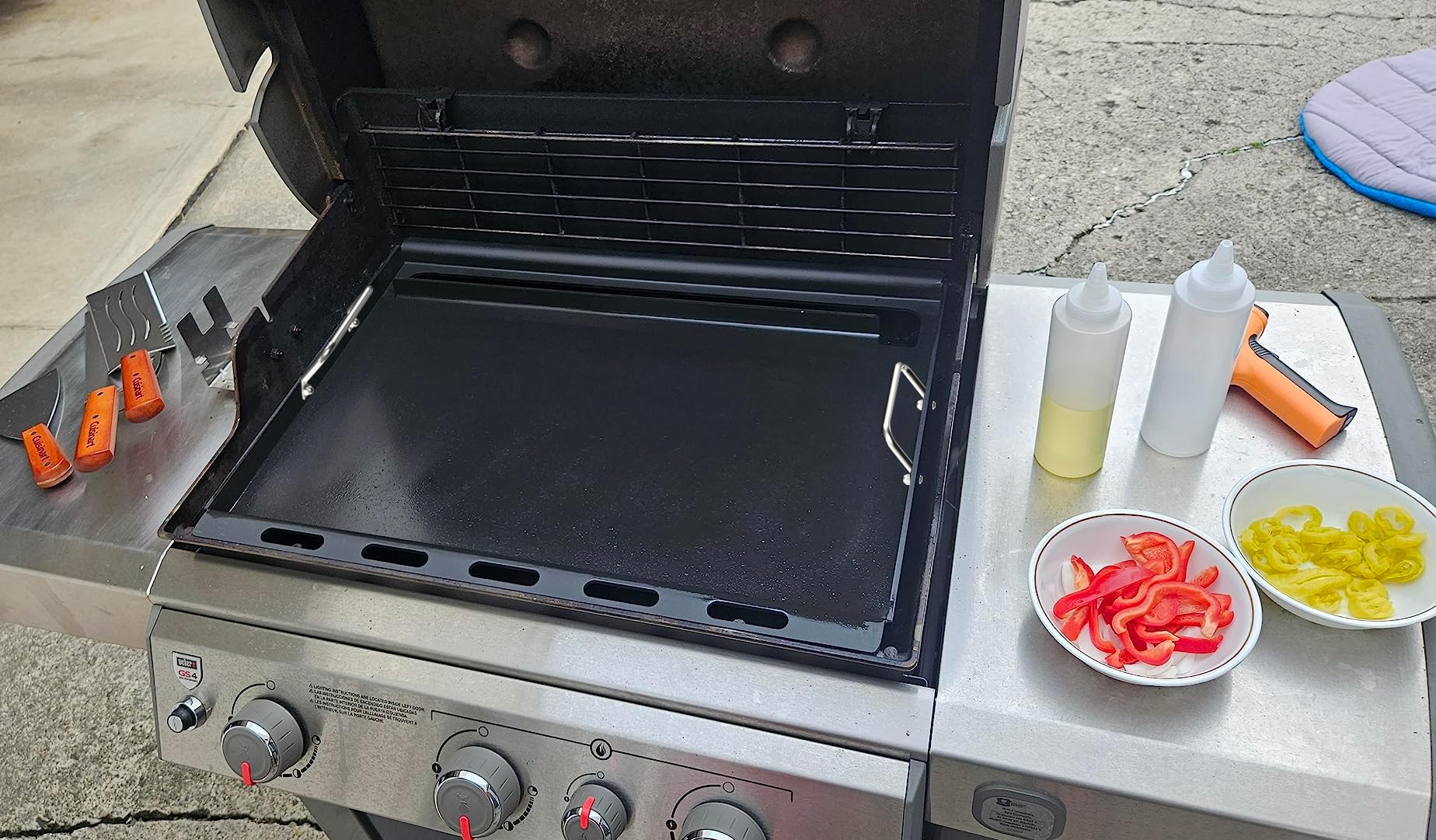 BBQ Future carbon steel flat-top surface emphasizes durability and heat retention