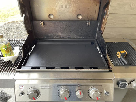 BBQ Future silicone oven mitts included with griddle set
