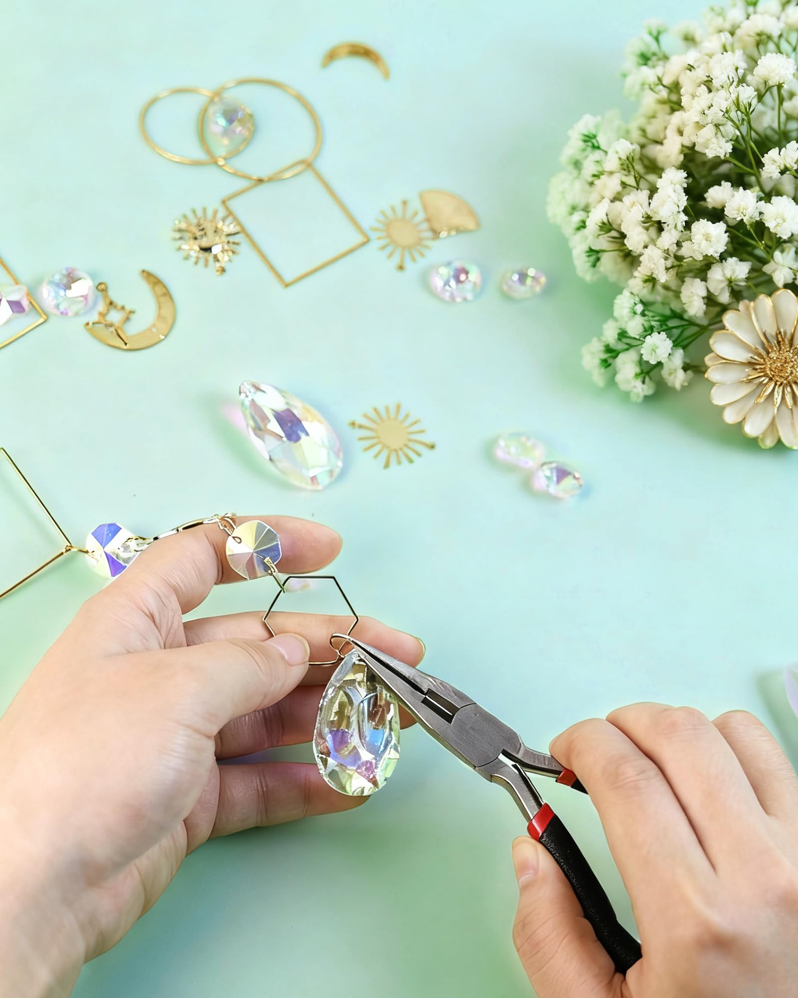 Beanewone DIY Suncatchers crystal beads provide shimmering color when light passes.