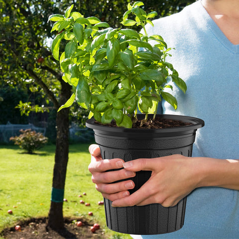 BeapTcely durable, weatherproof pot withstands outdoor conditions for seasons of growth.