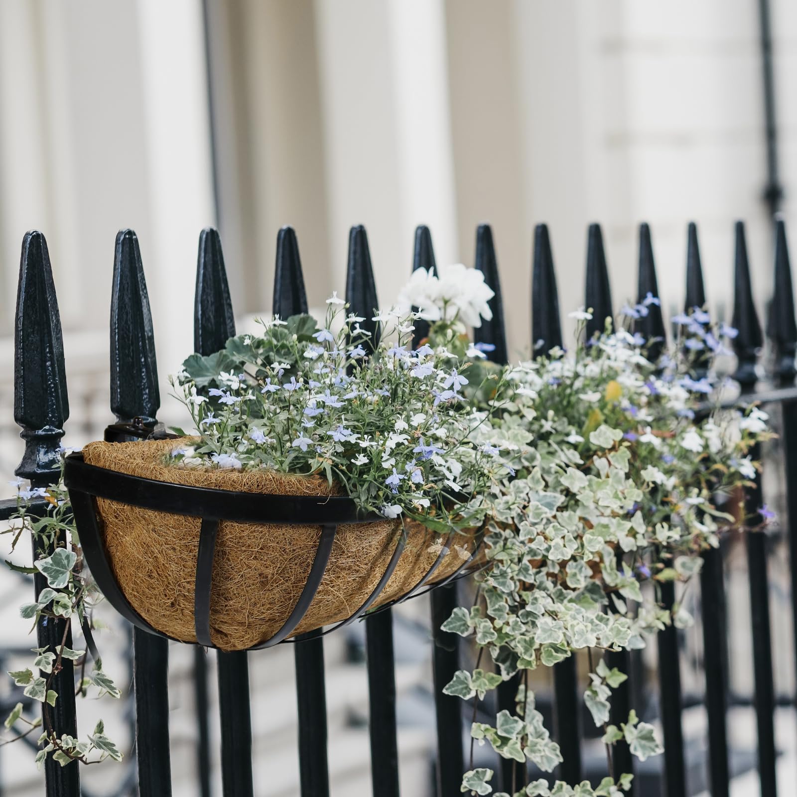 BeapTcely sturdy metal design resists weather for long-term use.