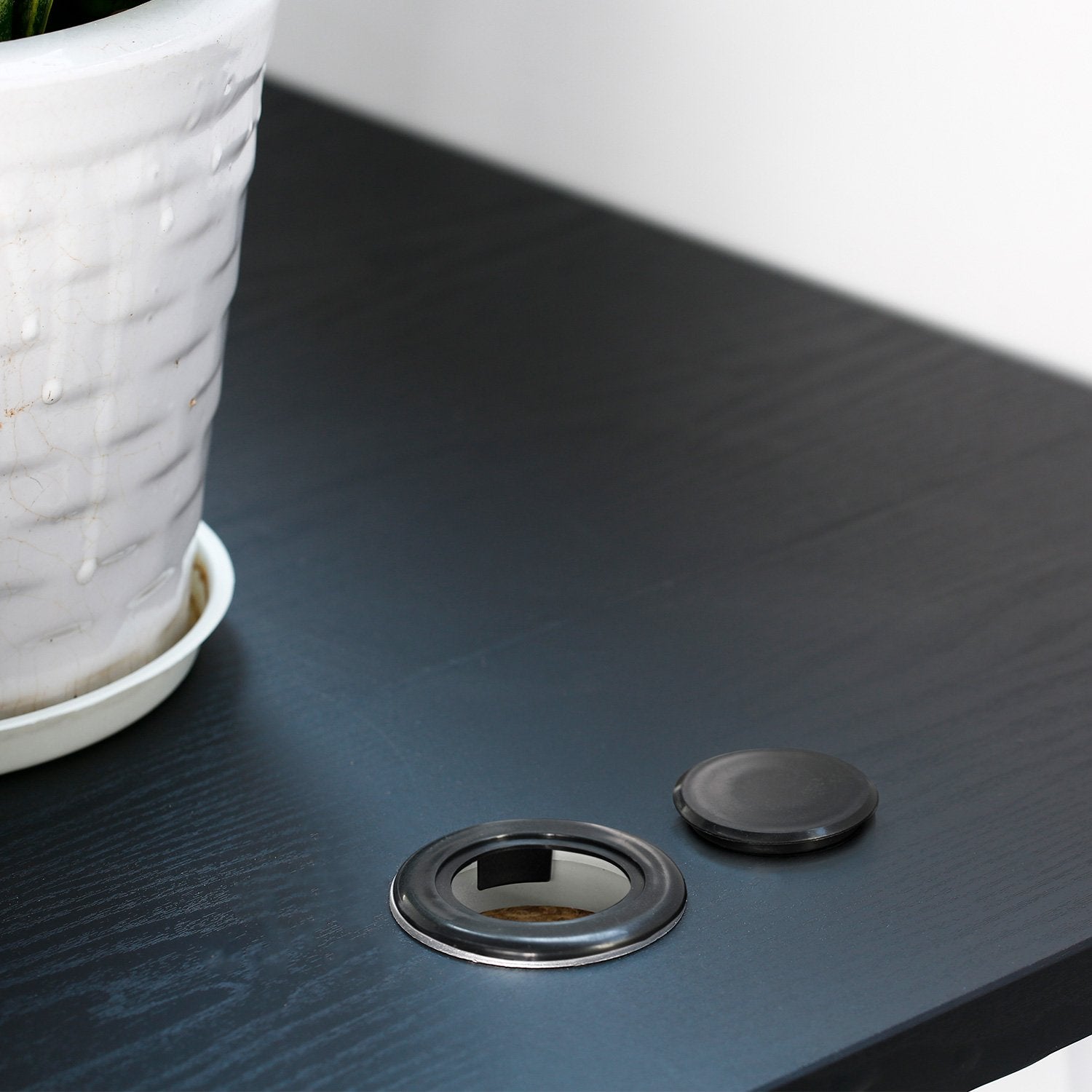Bememo stability ring for outdoor table reduces wobble in light breezes