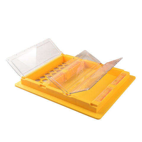 BenefitBee Bee Top Feeder for 10-frame hive enables quick top feeding.