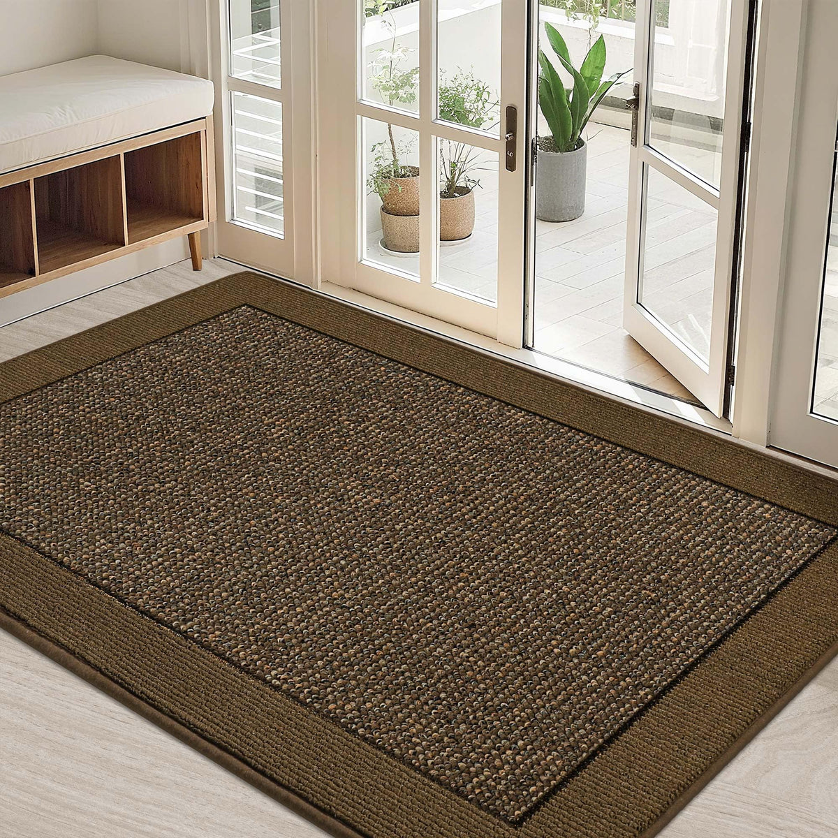 BEQHAUSE dirt-trapper door mat at the front door traps dirt and moisture