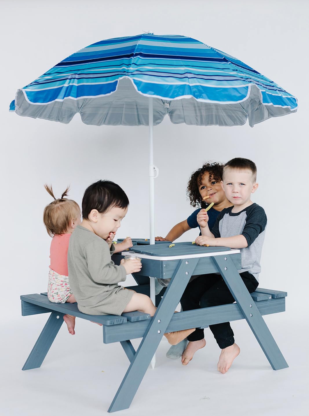 Beright height-adjustable design grows with your child during playtime.