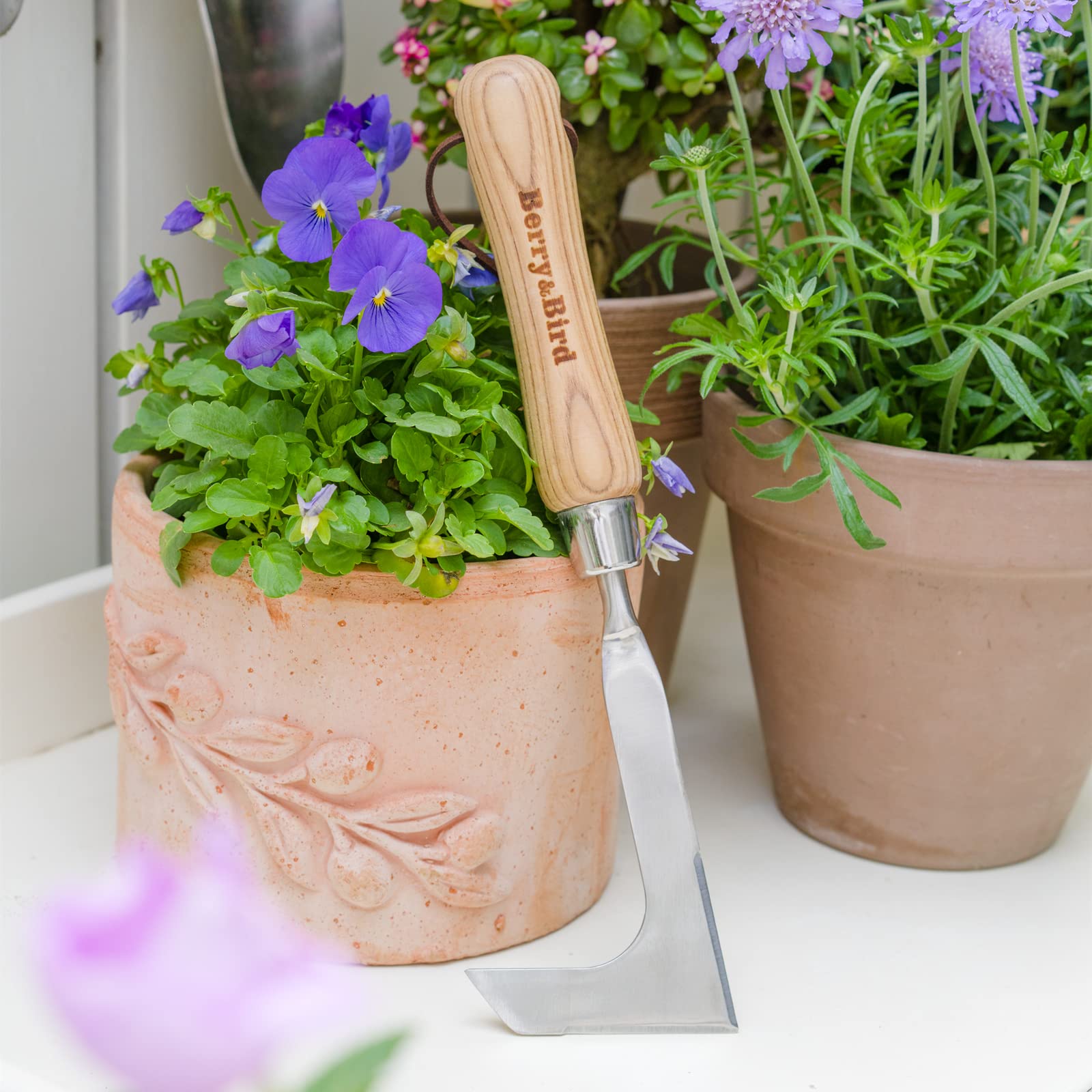 Berry&Bird durable aluminum shaft supports outdoor use