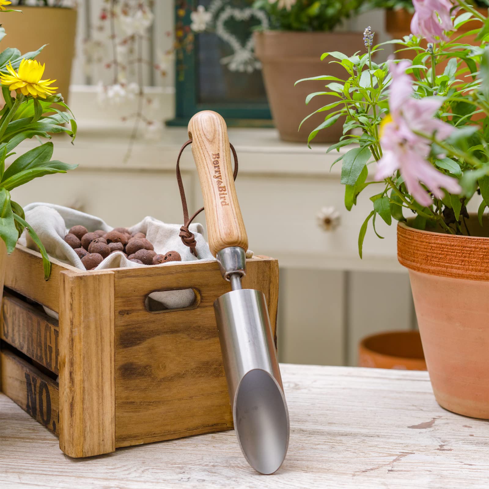 Berry&Bird eco-friendly wooden handle complements sustainable gardening practices.