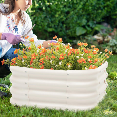 Besebay deep 12-inch soil capacity supports deep-rooted plants and root vegetables.