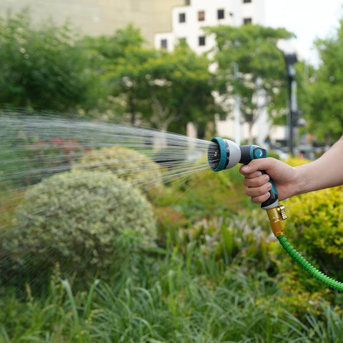 Besiter nozzle suitable for watering plants with precise irrigation.