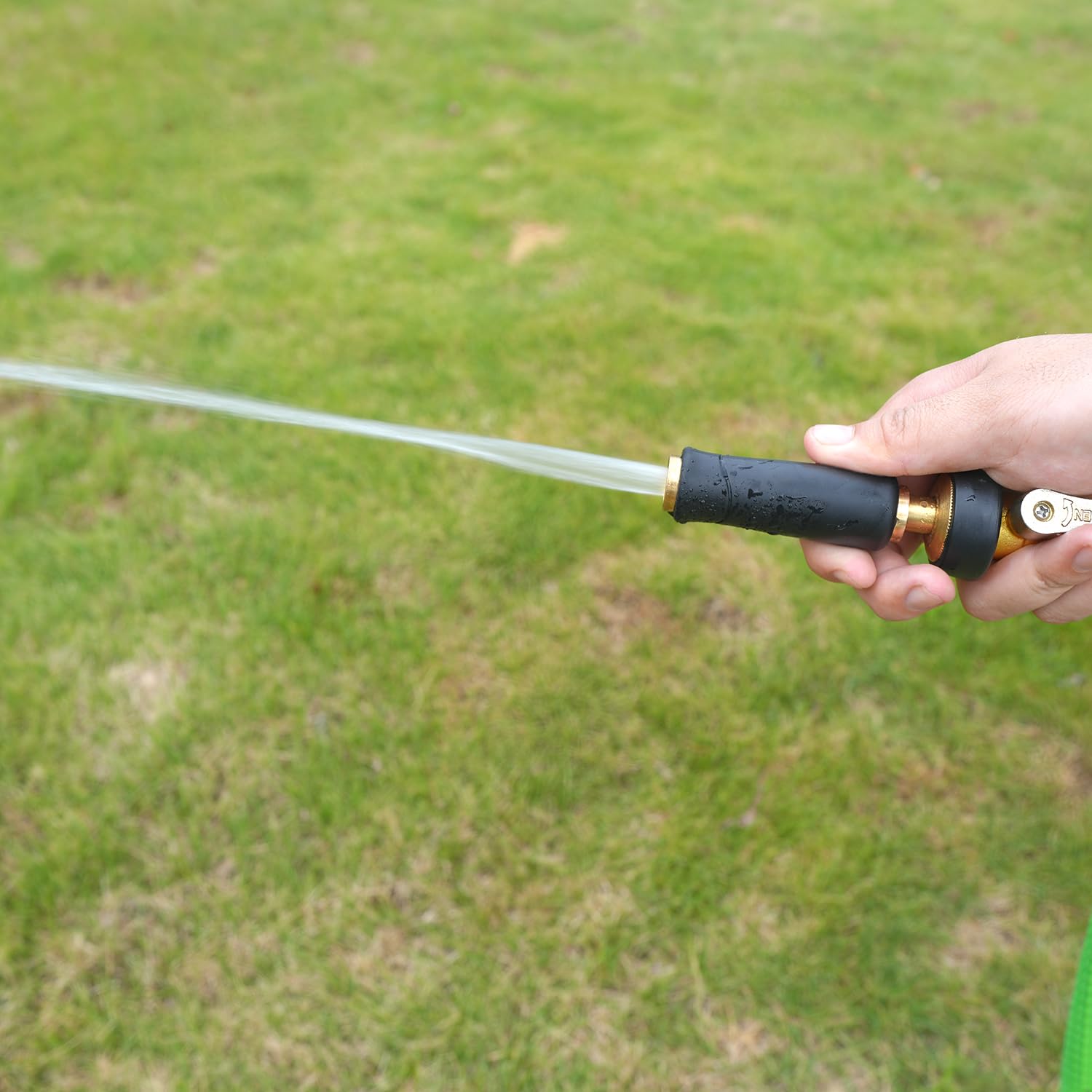 Besiter versatile outdoor nozzle suitable for car washing and patio cleaning.