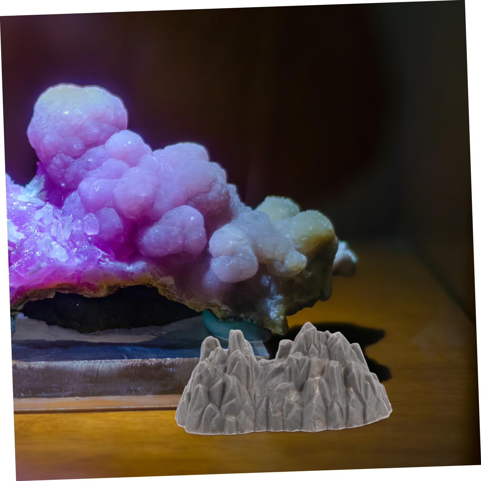 BESTonZON mini rockery model perfect for bonsai rockery setups.
