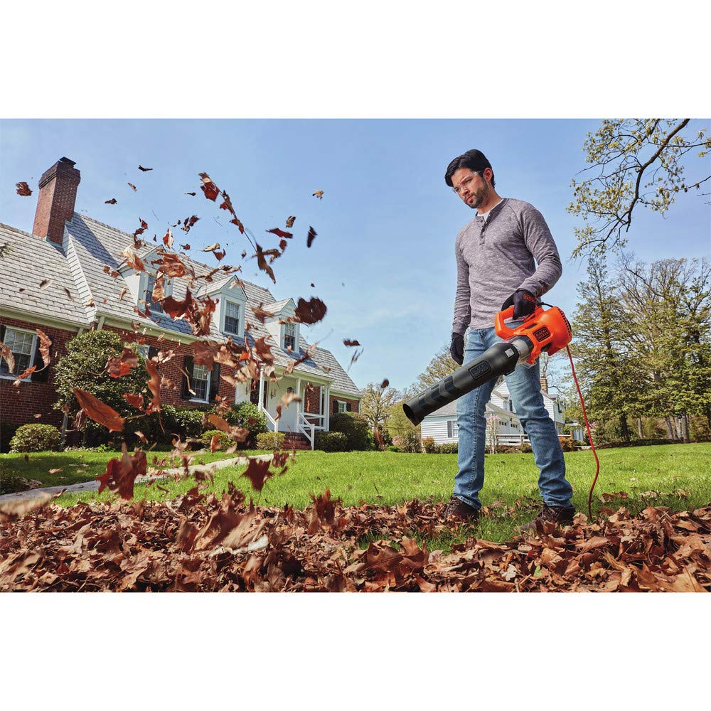 BLACK+DECKER BEBL750 built-in scraper loosens stubborn leaves