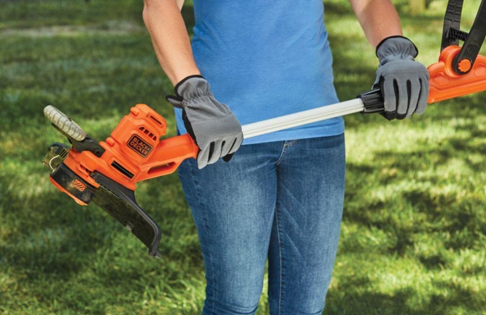 Black+Decker BESTE620 wheeled edge guide provides smooth lawn borders