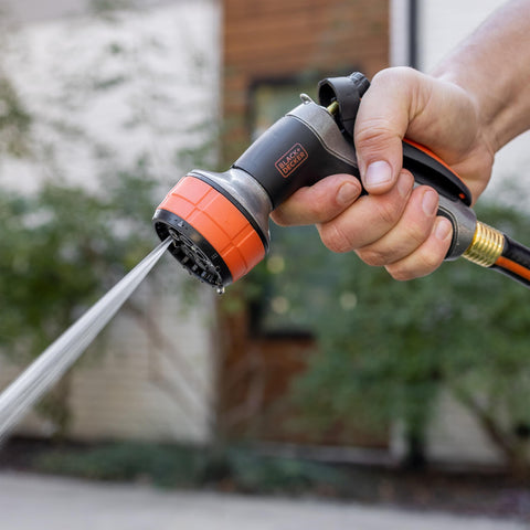 Black Decker Dial 7 Pattern nozzle in Flat mode for sweeping water across surfaces.