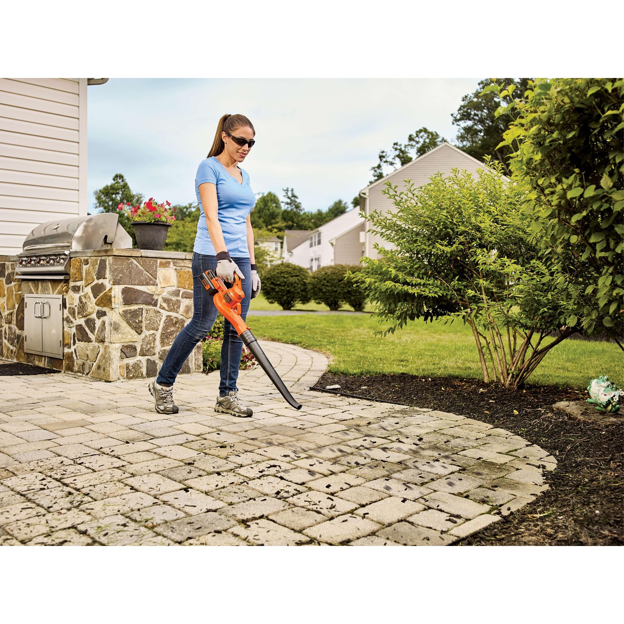 BLACK+DECKER compact 4 lb design ideal for overhead corners and tight spaces.