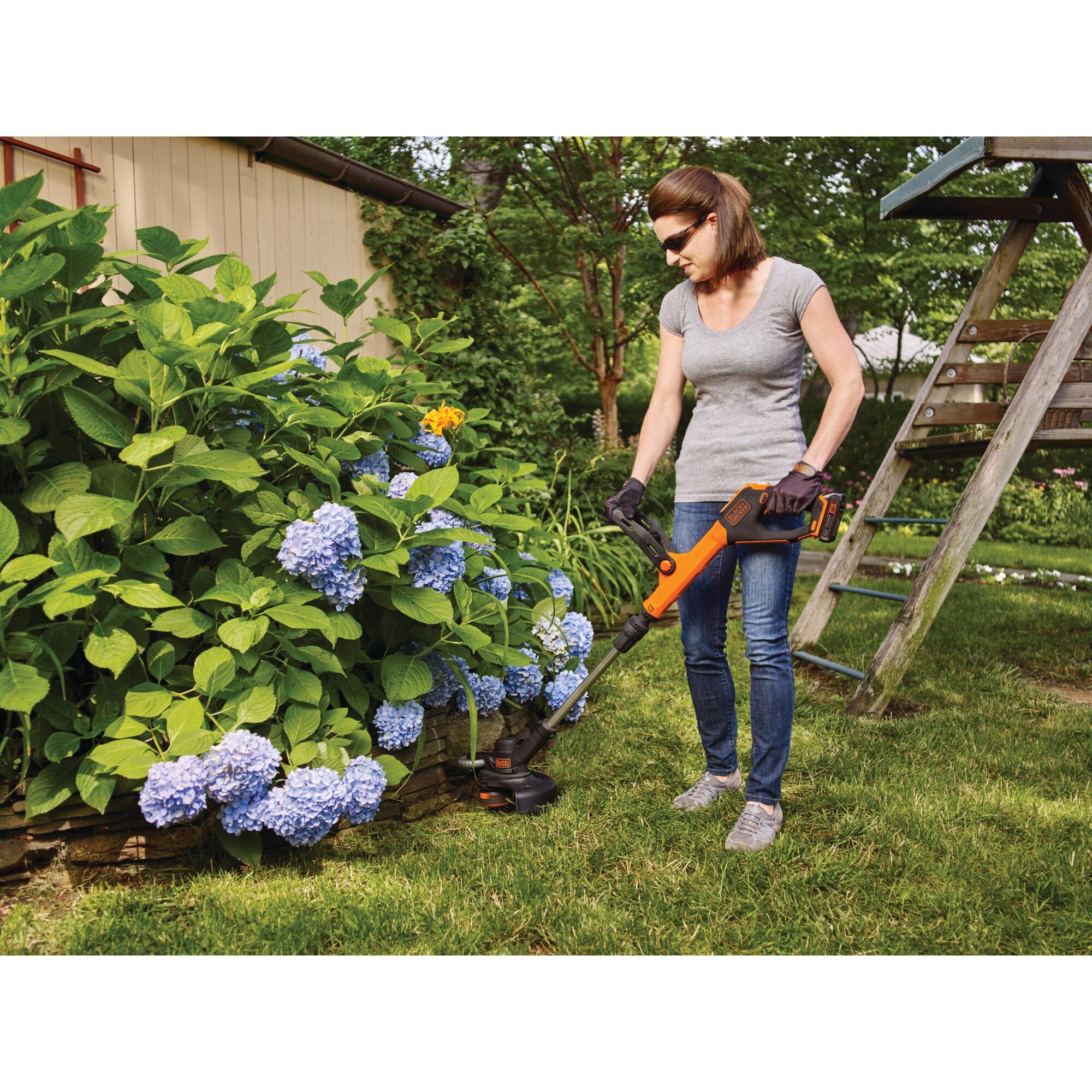 Black+Decker LSTE525 wheeled edger design for clean lawn edges.