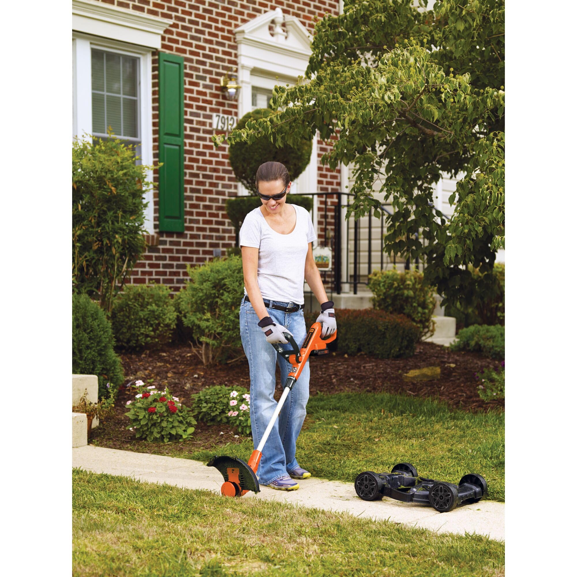Two 20V MAX batteries extend run time for larger yards