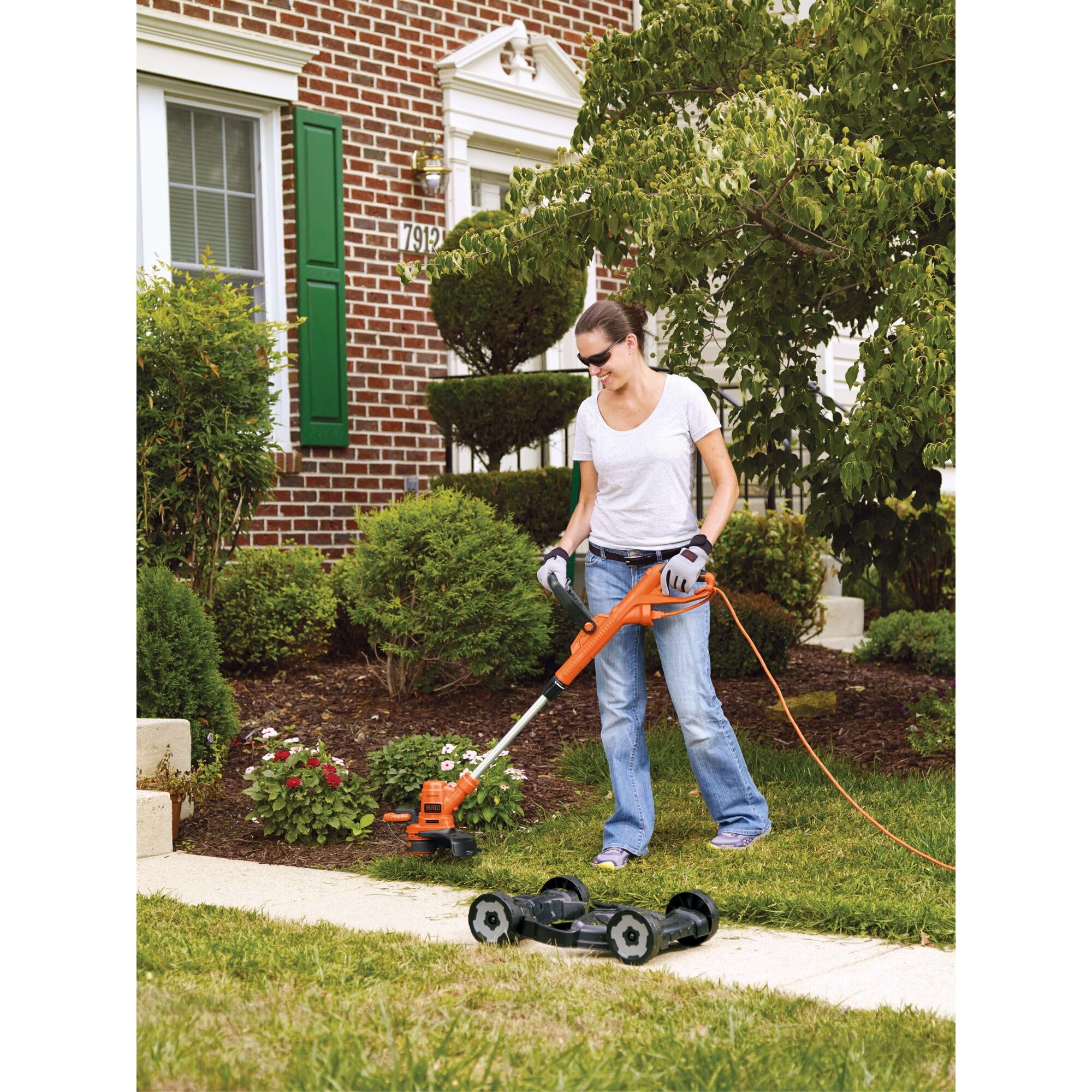 BLACK+DECKER MTE912 corded design offers unlimited runtime for larger jobs.