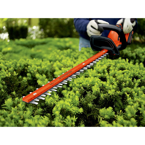 BLACK+DECKER 40V battery indicator helps plan trimming sessions before you start.
