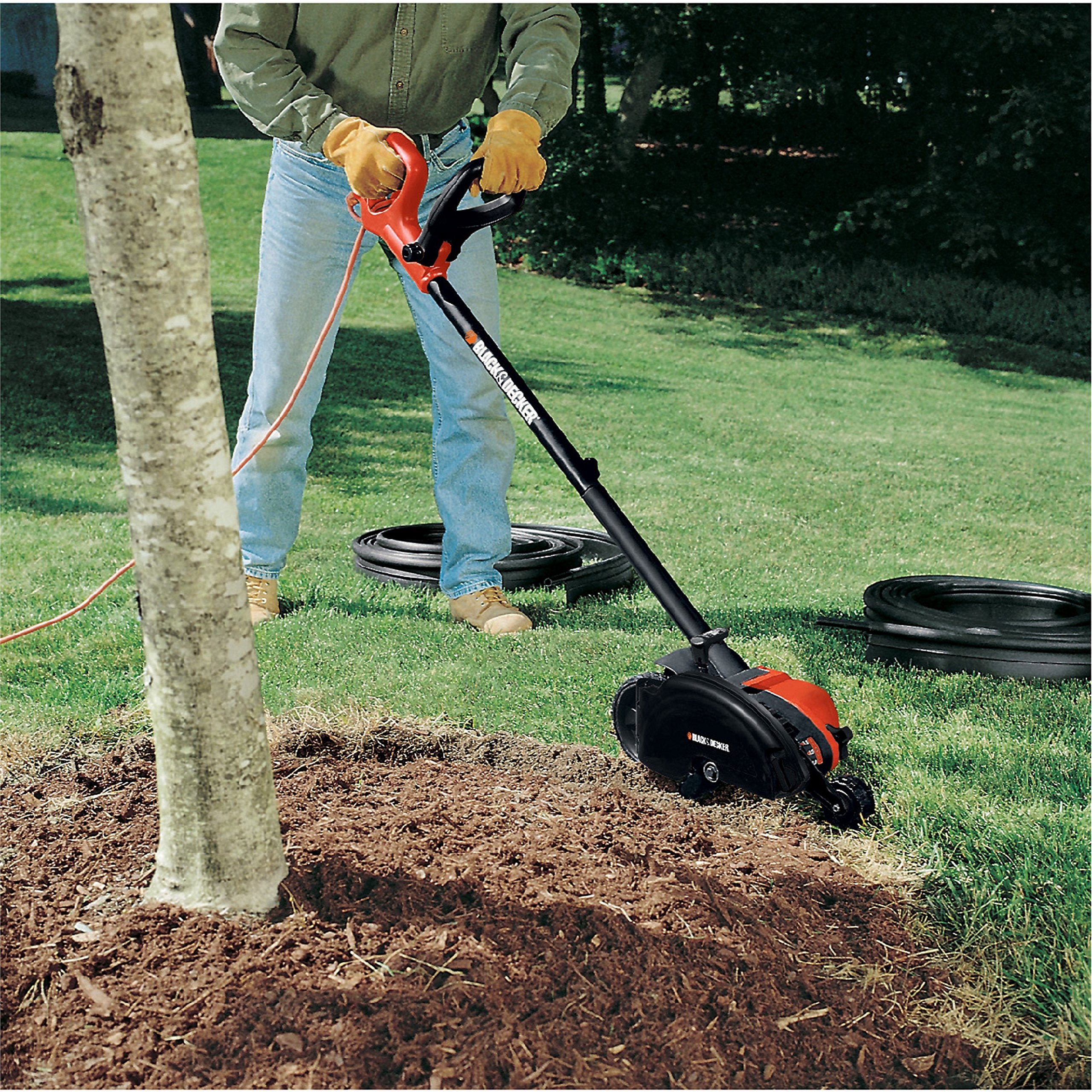 Accessible guard door on LE760FF simplifies maintenance and cleaning.