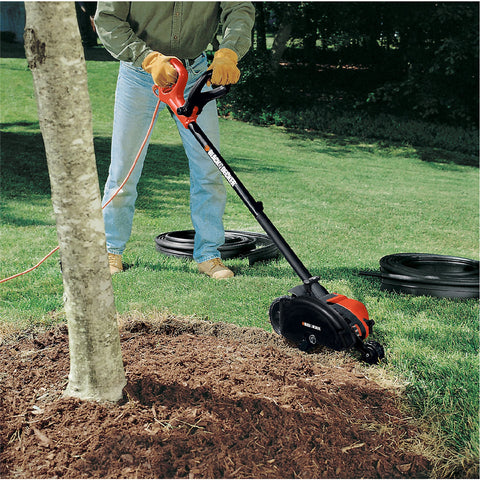 Accessible guard door on LE760FF simplifies maintenance and cleaning.