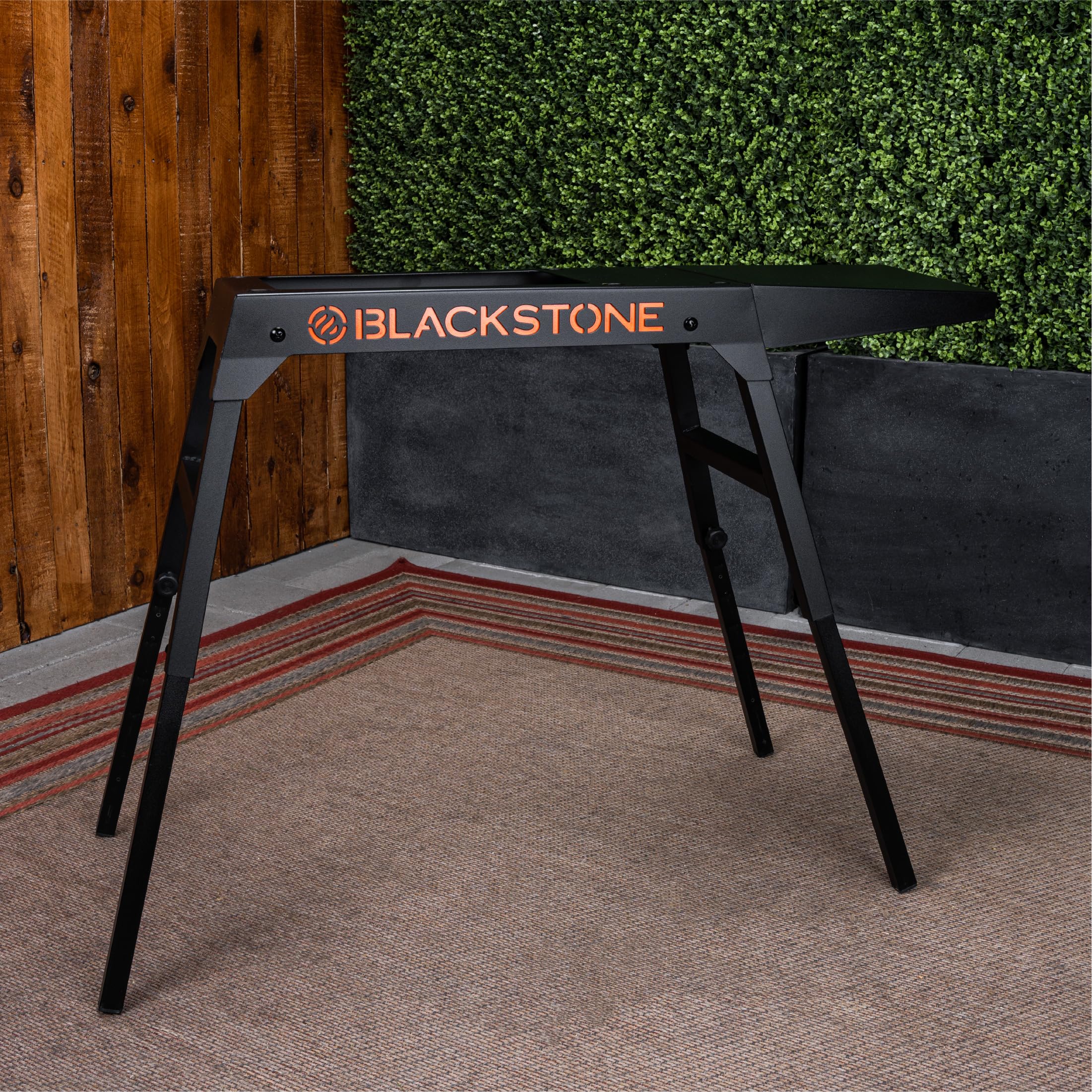 Blackstone 5013 adjustable legs for customizable griddle height.