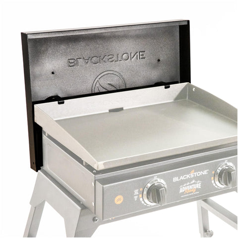 Blackstone 5079 easy-grip handle enables safe lifting during use.